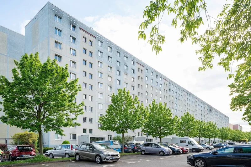 2-Zimmer Wohnung mit Balkon in ruhiger Lage in Marzahn Süd Nähe Springpfuhl — photo 1
